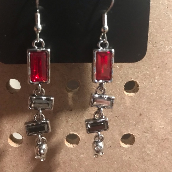 Lightweight earrings with red and dark silver rectangles - Picture 1 of 2